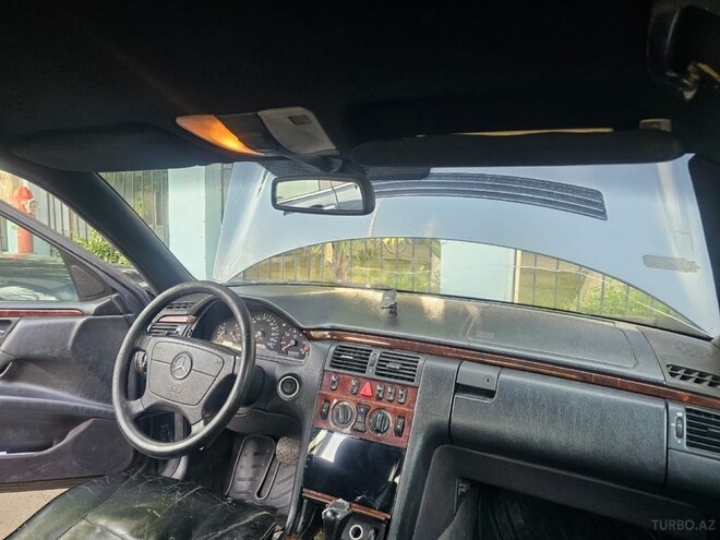 Mercedes E 220 d 1999, 300,000 km - 2.2 л - Sabirabad