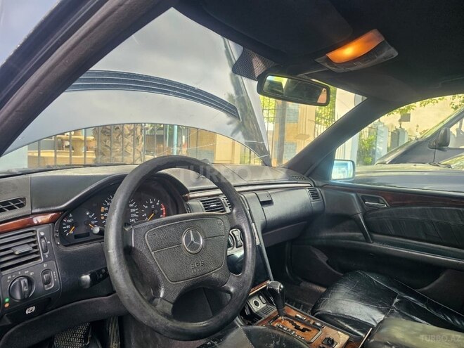 Mercedes E 220 d 1999, 300,000 km - 2.2 л - Sabirabad