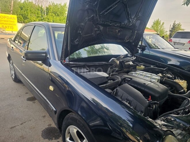 Mercedes E 220 d 1999, 300,000 km - 2.2 л - Sabirabad