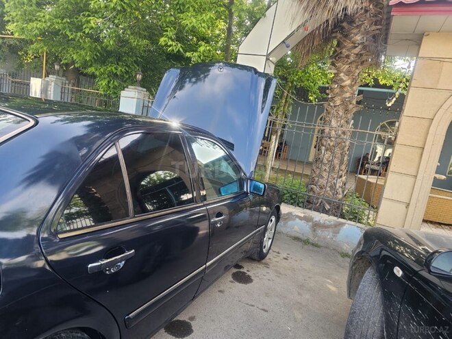 Mercedes E 220 d 1999, 300,000 km - 2.2 л - Sabirabad