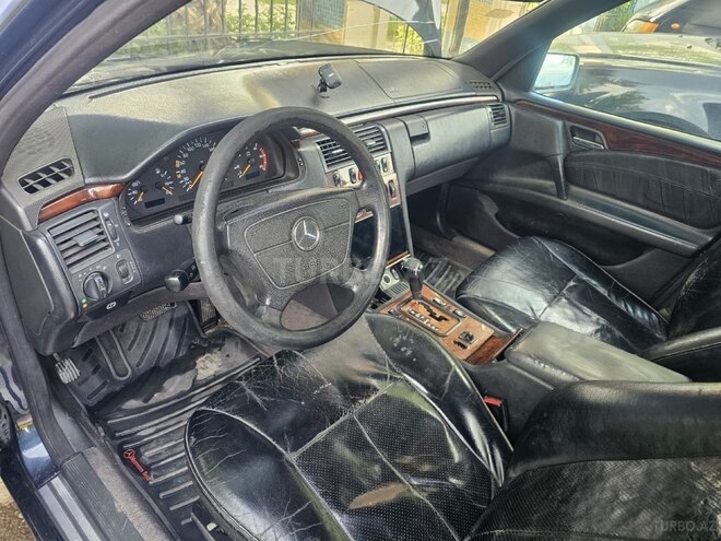Mercedes E 220 d 1999, 300,000 km - 2.2 л - Sabirabad