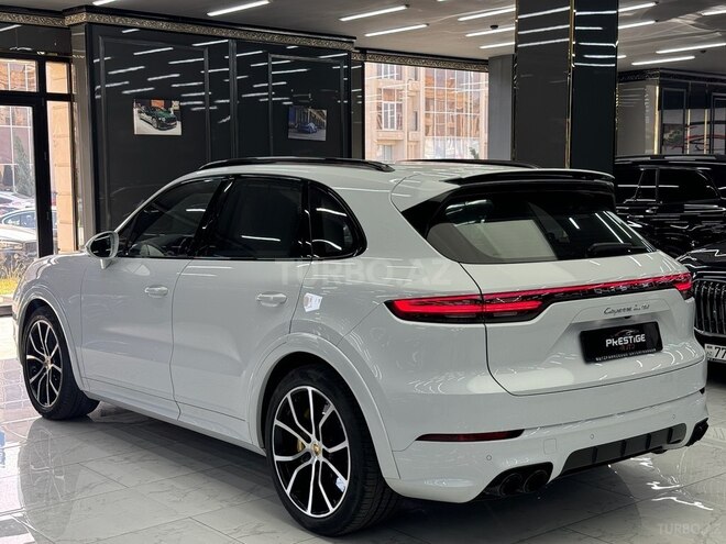 Porsche Cayenne Turbo 2018, 65,000 km - 4.0 l - Bakı