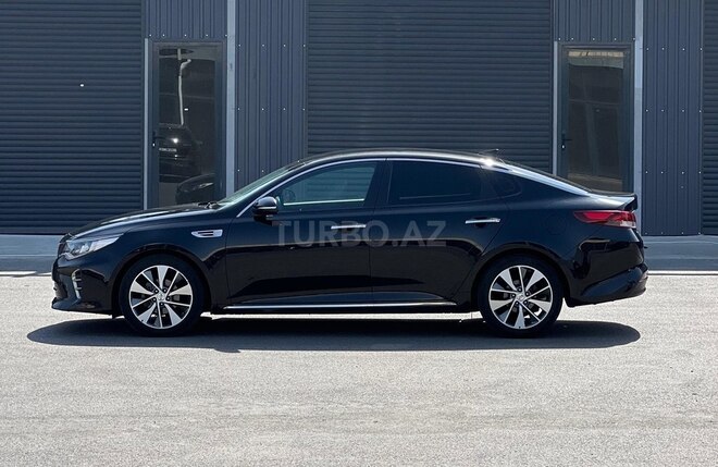 Kia K5-4