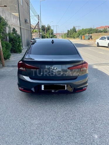 Hyundai Elantra-2