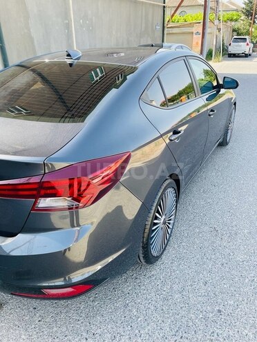Hyundai Elantra-12