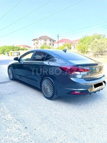 Hyundai Elantra-7