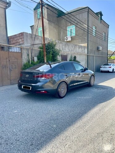 Hyundai Elantra-8