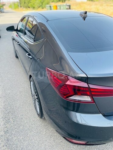 Hyundai Elantra-13