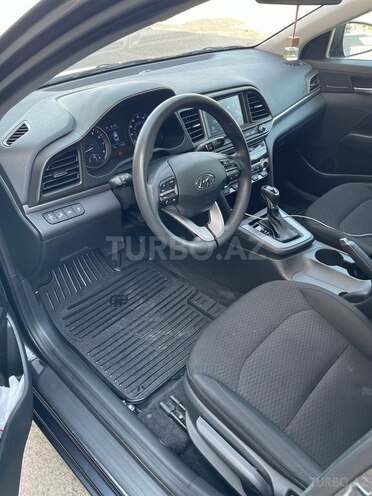 Hyundai Elantra-15