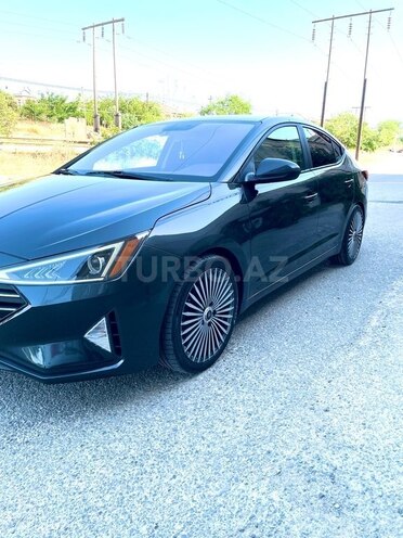 Hyundai Elantra-11