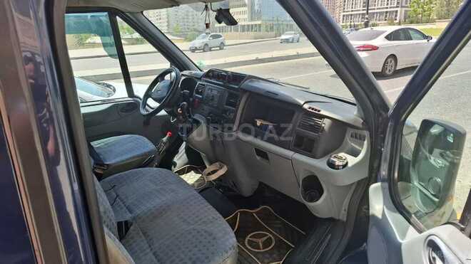 Ford Transit-5