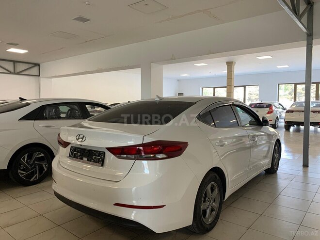 Hyundai Avante-3