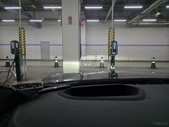 BMW 530e-13