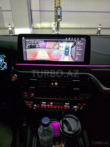 BMW 530e-15