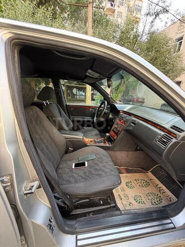 Mercedes E 230 1996, 250,000 km - 2.3 l - Bakı