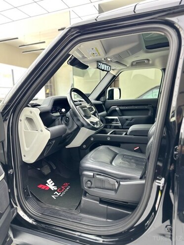 Land Rover Defender-7