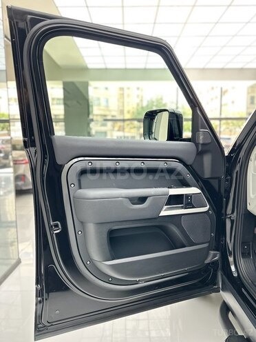 Land Rover Defender-6