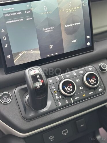 Land Rover Defender-12