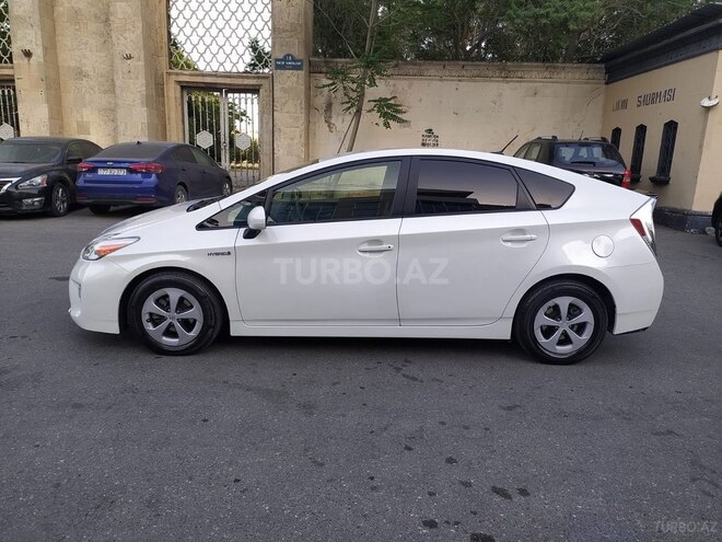Toyota Prius-3