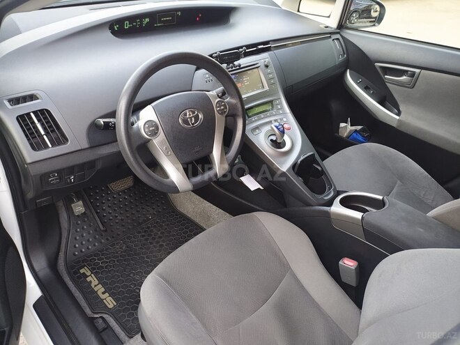 Toyota Prius-6