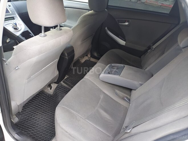 Toyota Prius-7