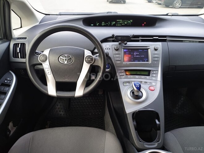 Toyota Prius-8