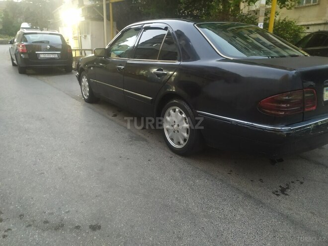 Mercedes E 240 1998, 256,939 km - 2.4 l - Bakı
