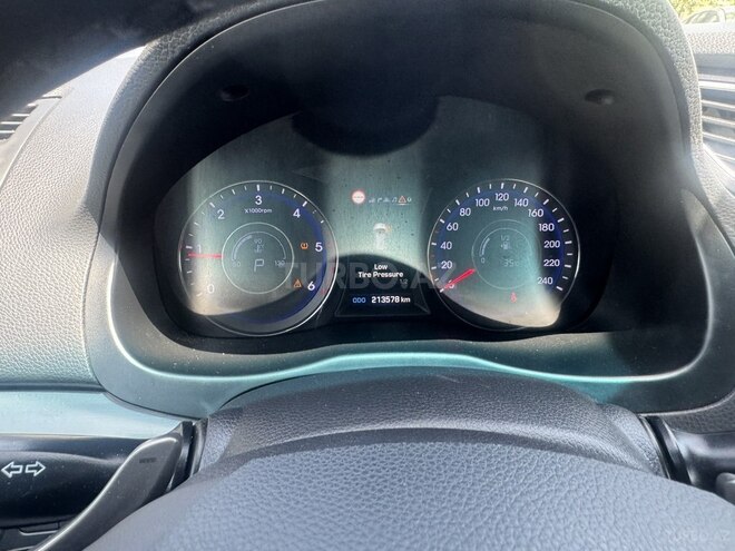 Hyundai i40-13