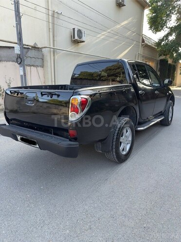 Mitsubishi L200 2015, 370,000 km - 2.5 l - Bakı