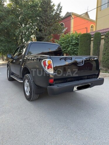Mitsubishi L200 2015, 370,000 km - 2.5 l - Bakı