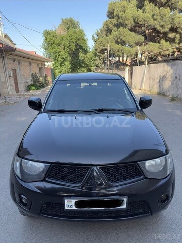 Mitsubishi L200 2015, 370,000 km - 2.5 l - Bakı
