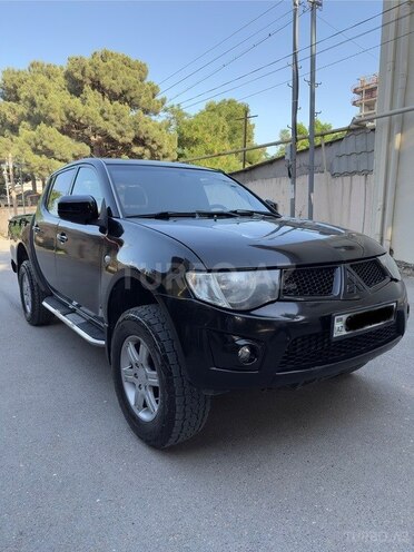 Mitsubishi L200 2015, 370,000 km - 2.5 l - Bakı