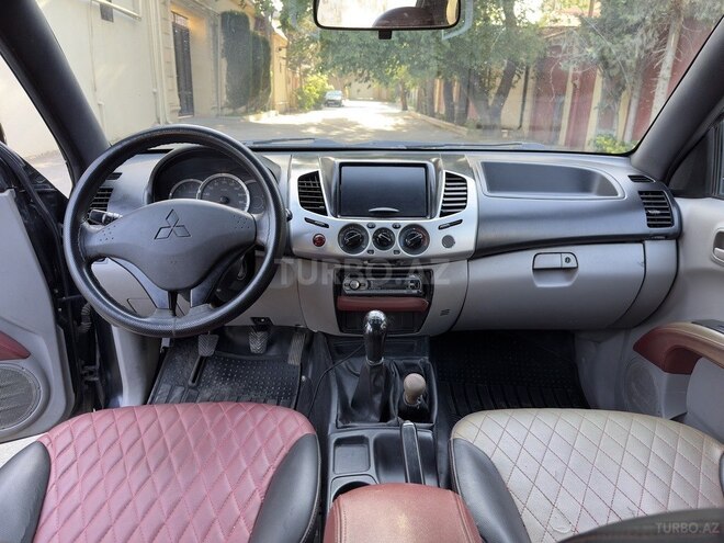 Mitsubishi L200 2015, 370,000 km - 2.5 l - Bakı