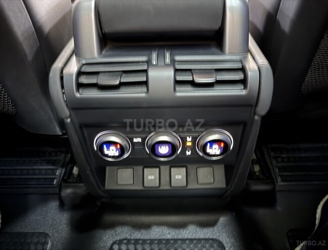 Land Rover Defender-15