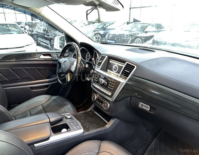 Mercedes GL 500 4MATIC-10