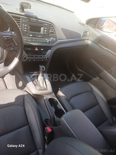 Hyundai Avante 2016, 135,000 km - 1.6 л - Bakı