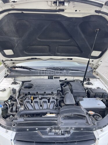 Hyundai Sonata-12