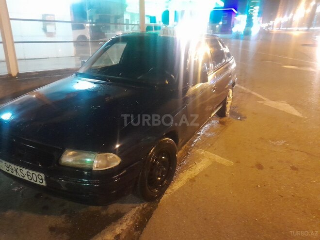Opel Astra 1994, 260,000 km - 1.6 l - Quba