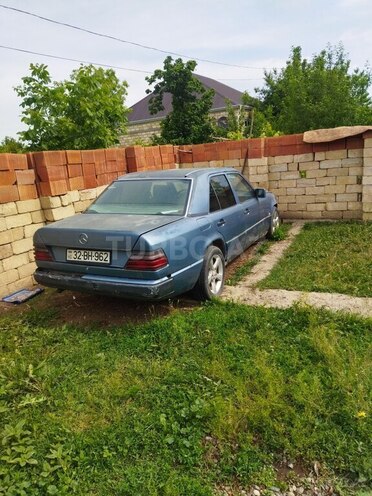 Mercedes E 260 1986, 253,000 km - 2.6 l - Bərdə