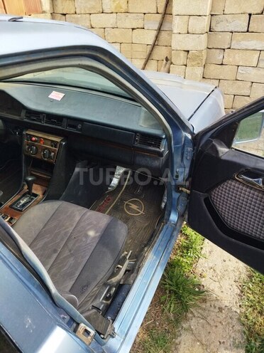 Mercedes E 260 1986, 253,000 km - 2.6 l - Bərdə