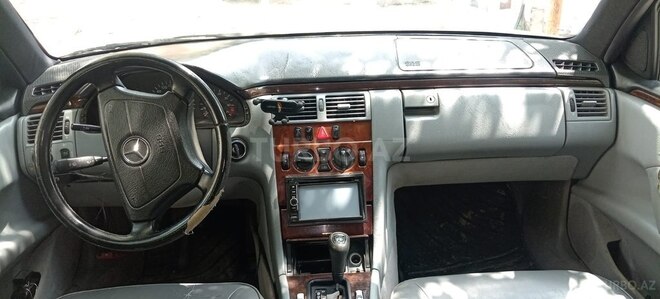 Mercedes E 230 1997, 325,000 km - 2.3 l - Bərdə