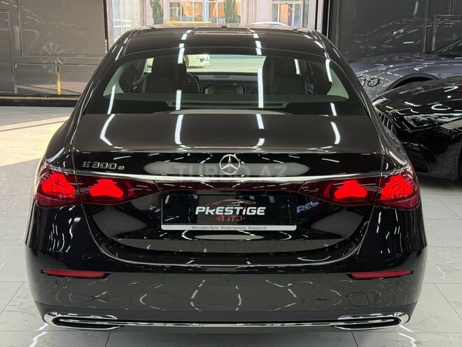 Mercedes E 300 e-4