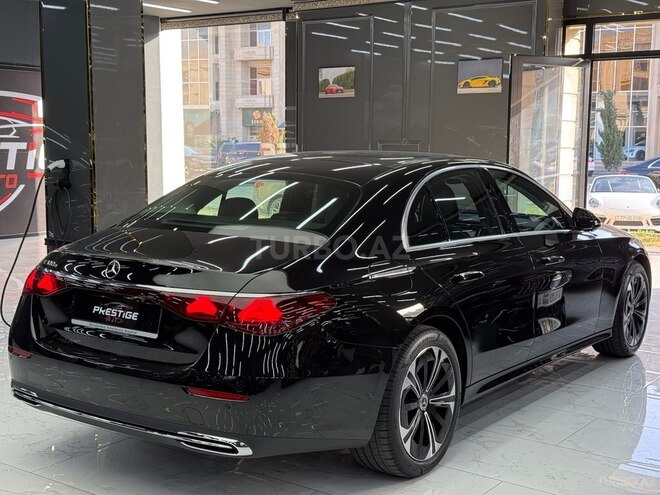 Mercedes E 300 e-5