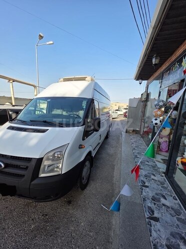Ford Transit-3