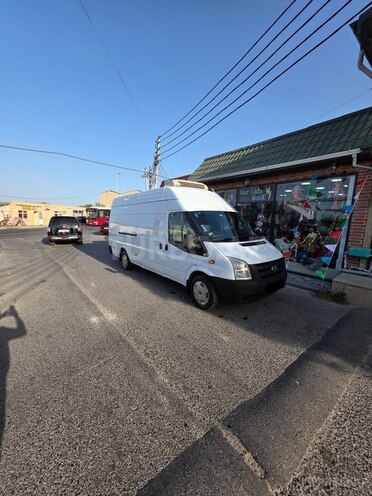Ford Transit-5