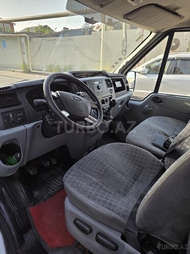 Ford Transit-6