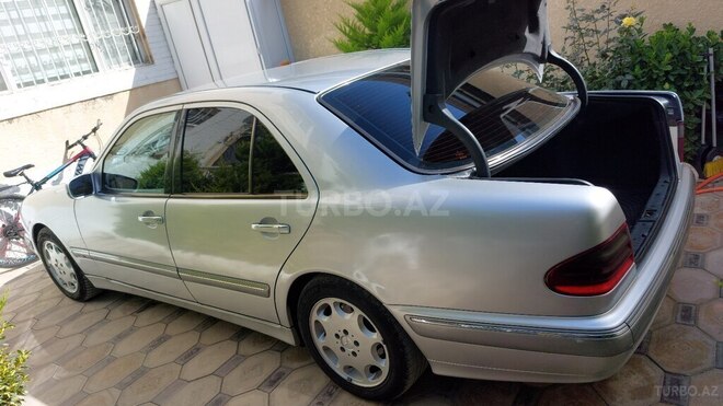 Mercedes E 220 d 2001, 382,755 km - 2.2 l - Bakı
