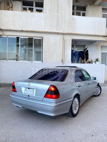 Mercedes C 230 2000, 379,000 km - 2.3 l - Salyan