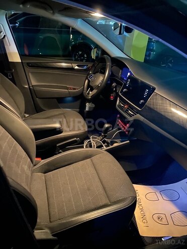 Volkswagen Polo 2021, 75,000 km - 1.6 л - Bakı