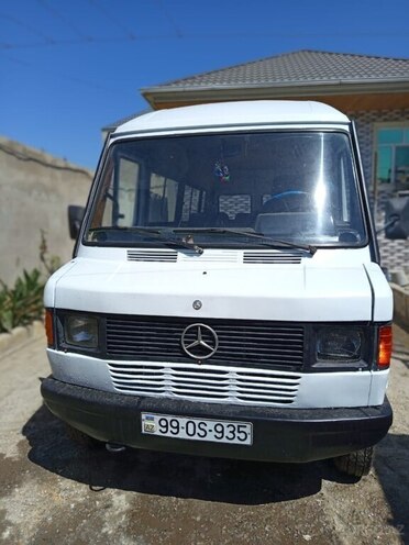 Mercedes 208 D 1992, 200,000 km - 2.3 л - Bakı
